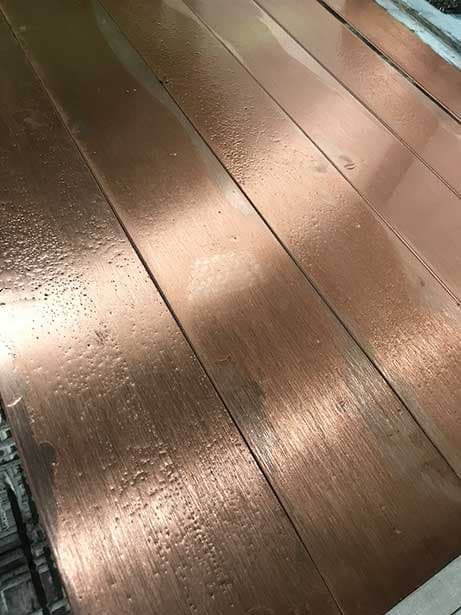 Гидроабразивная резка полос из листа меди толщиной 1 мм.