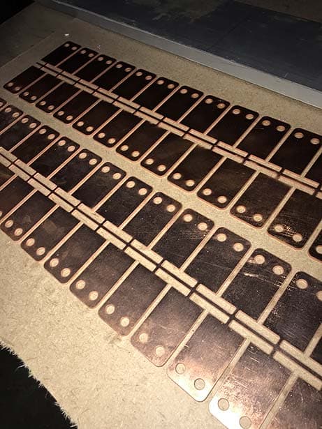 Электрические клемы из менди по чертежам заказчика. Гидроабразивная резка. 